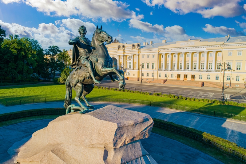 Туроператоры подготовили 300 весенних туров в Санкт-Петербург